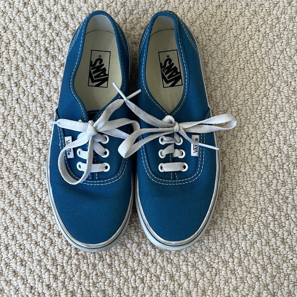 Vans Youth Authentic Navy/white. Size 3.